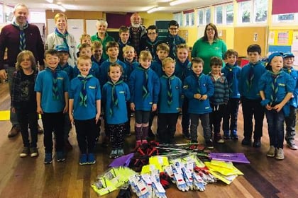 Ross-on-Wye Clean Up Crew give litter picking equipment to youngsters