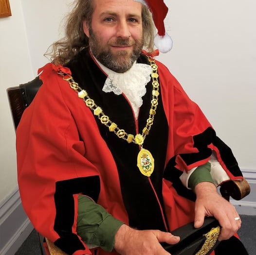 Mayor launches Xmas card competition