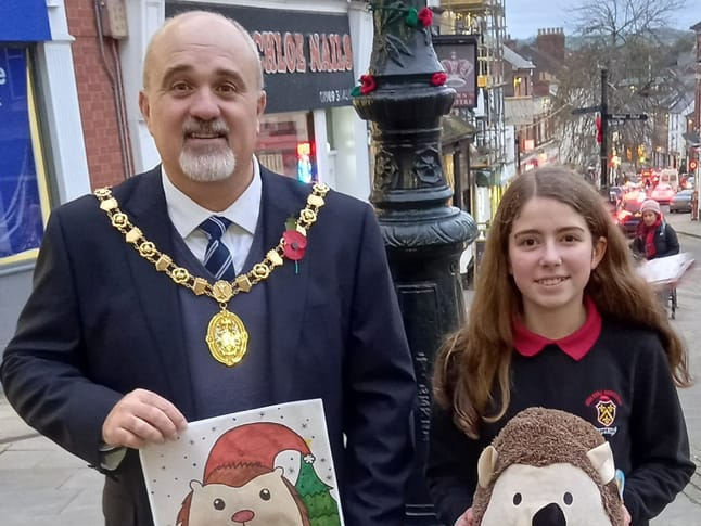 Mayor Ed O’Driscoll with the competition winner Freya Powell