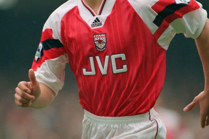 Former Arsenal star David Hillier will be taking coaching at Ross Juniors 